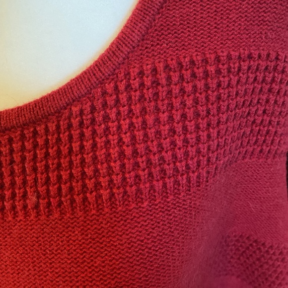 Banana Republic Factory crew neck sweater. Size L. Red patterned striped. - Picture 9 of 16